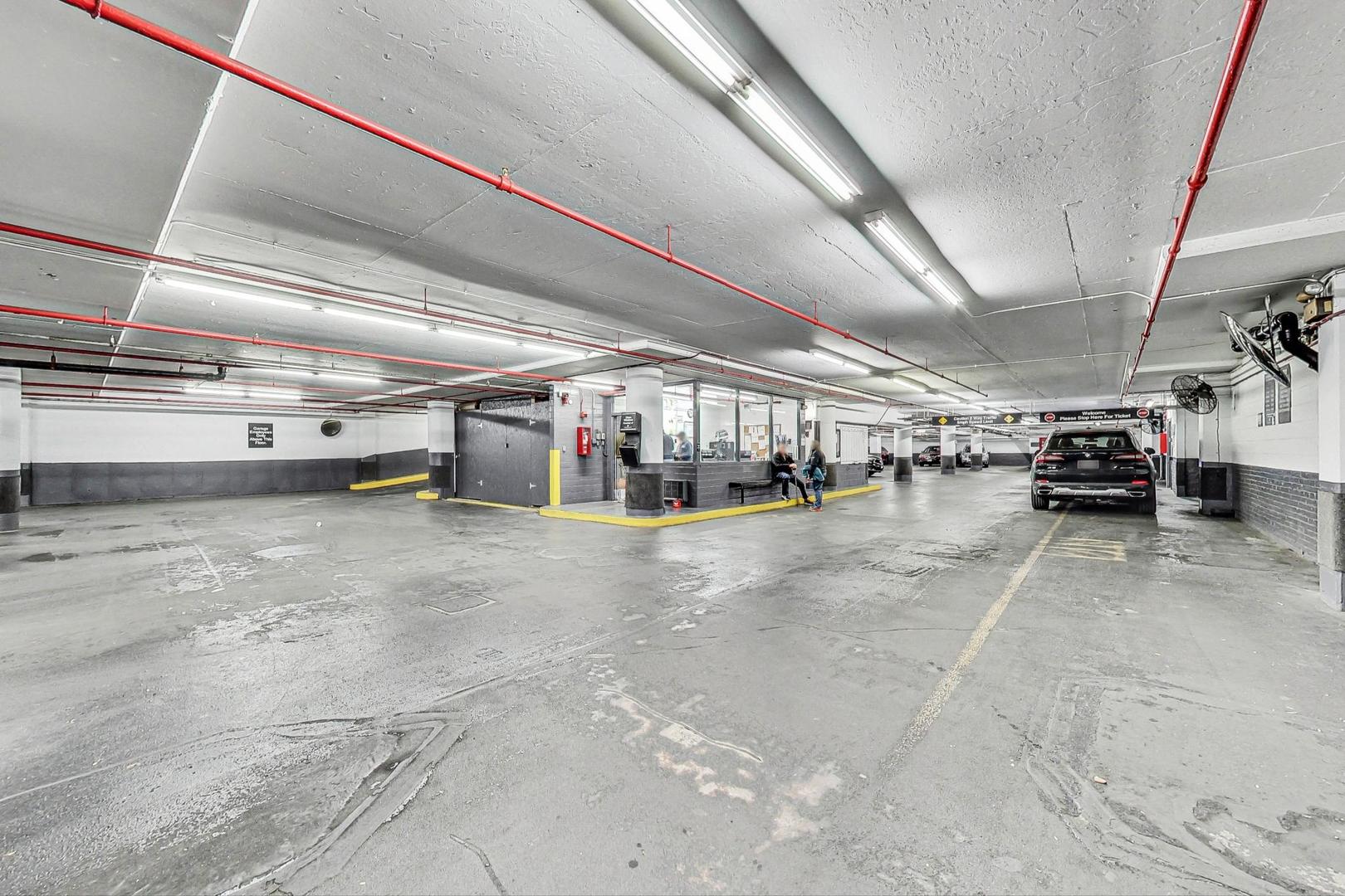 3600 N LAKE SHORE Drive Unit: 2204