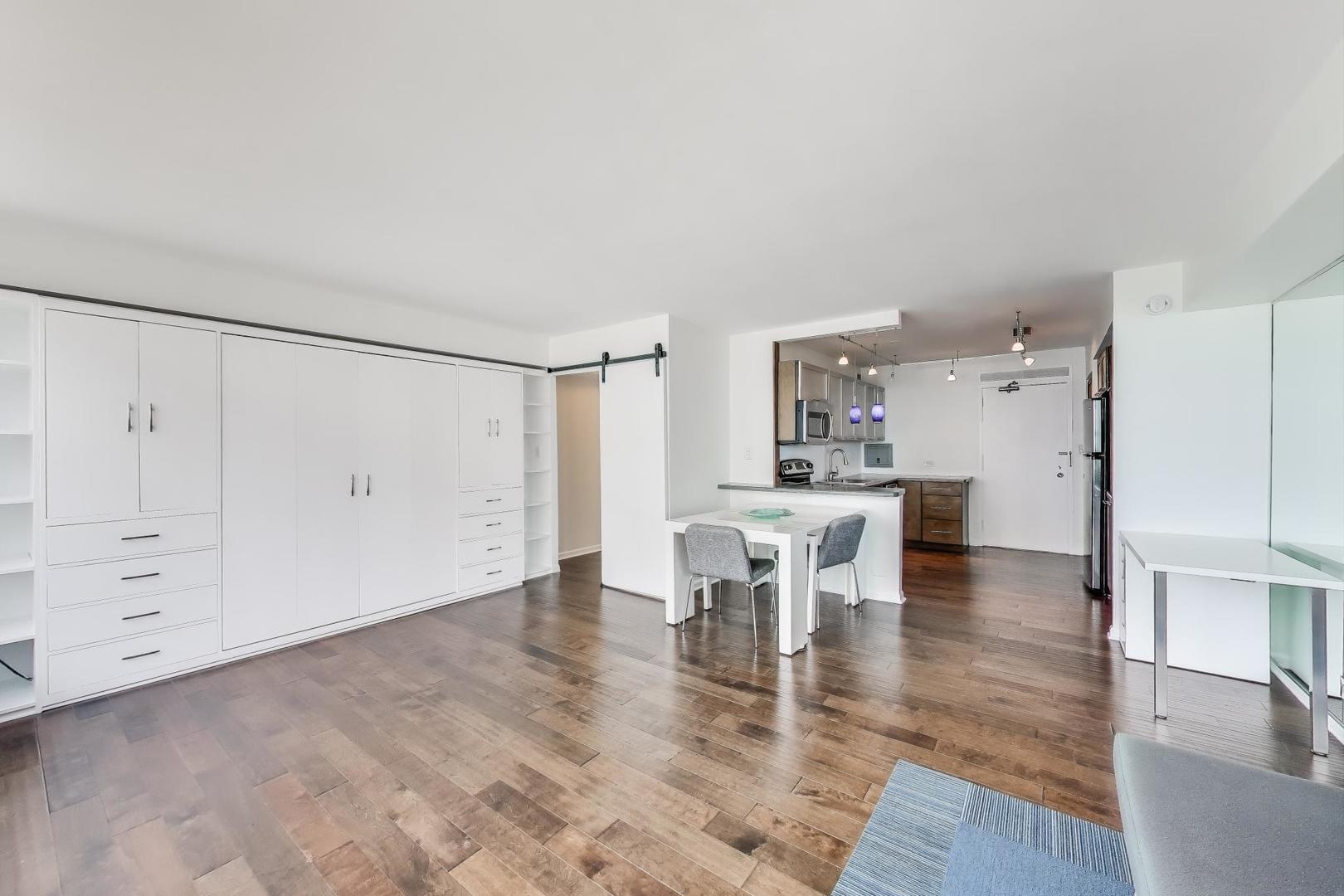 3600 N LAKE SHORE Drive Unit: 2204