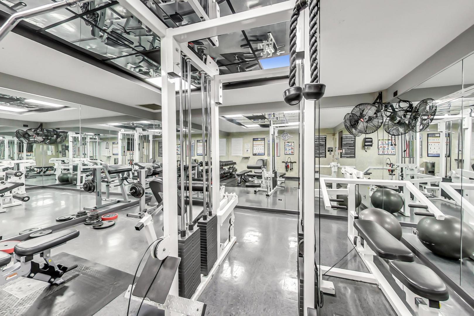 3600 N LAKE SHORE Drive Unit: 2204