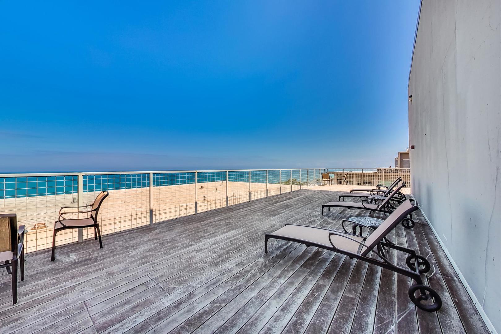 3600 N LAKE SHORE Drive Unit: 2204