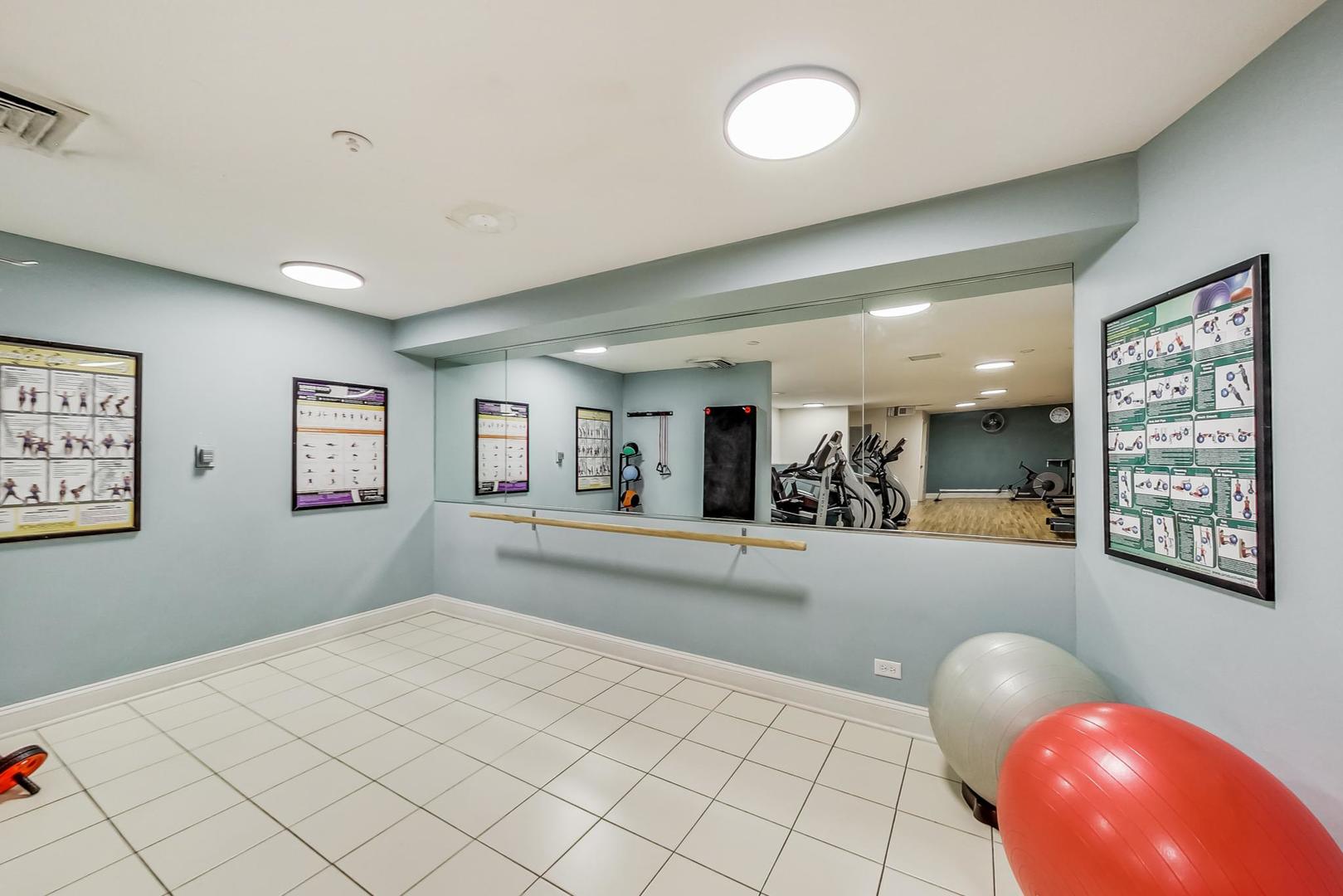 3600 N LAKE SHORE Drive Unit: 2204