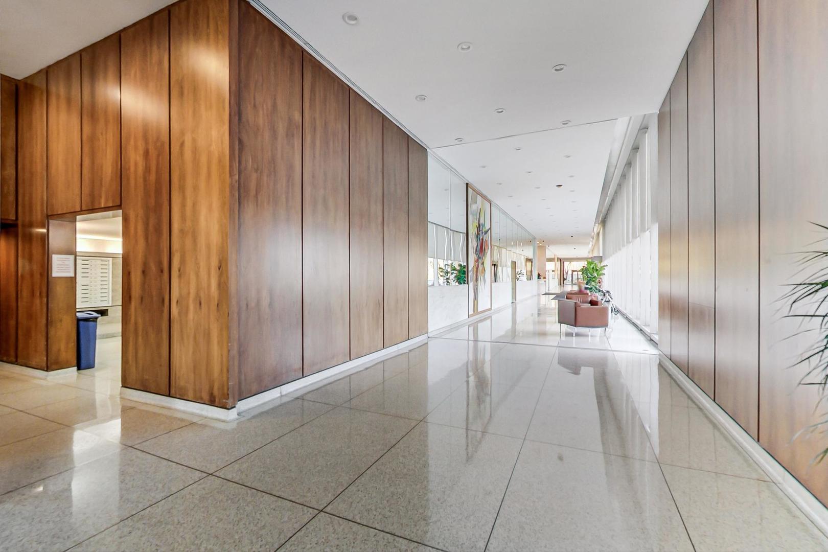 3600 N LAKE SHORE Drive Unit: 2204