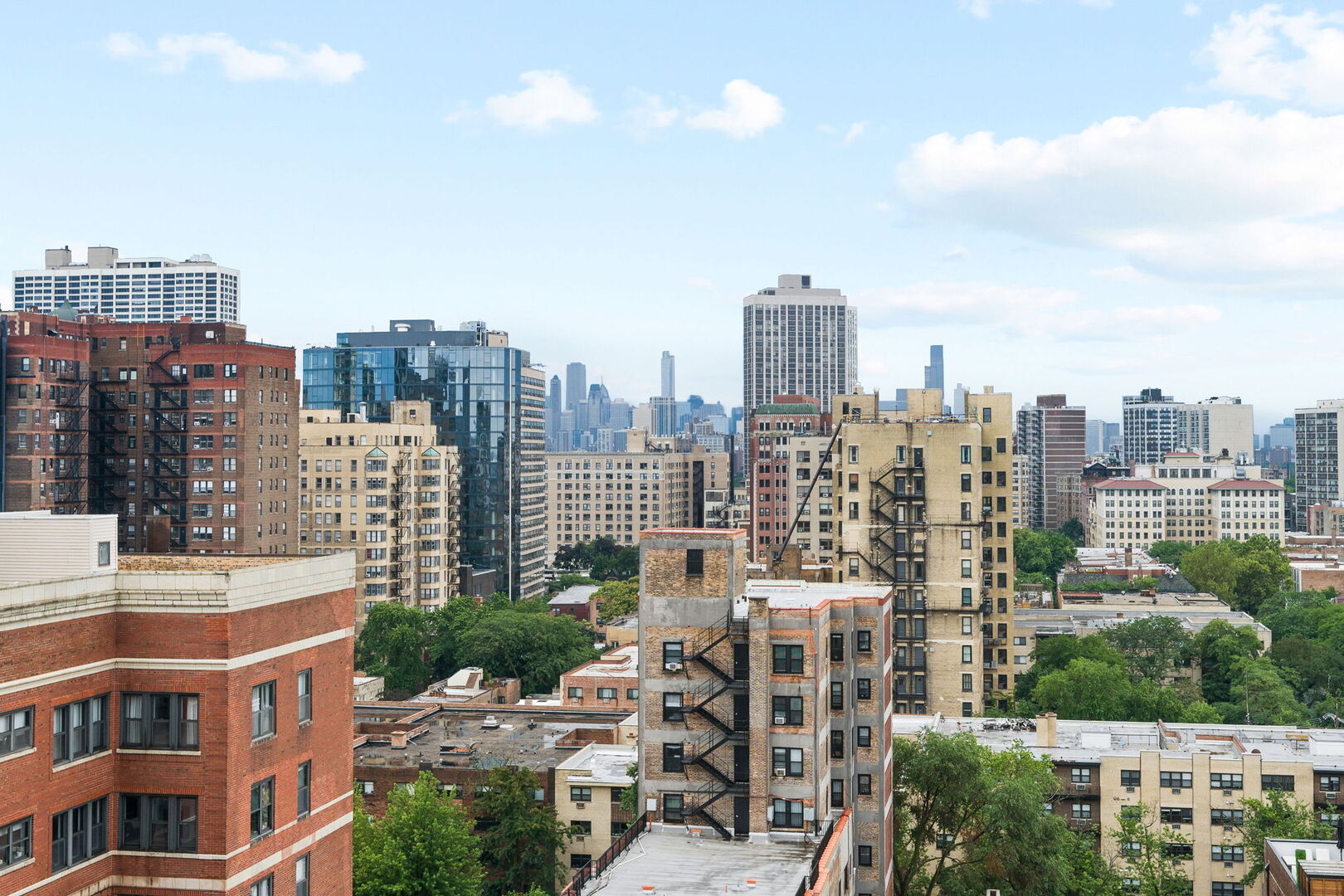 450 W Briar Place Unit: 3J