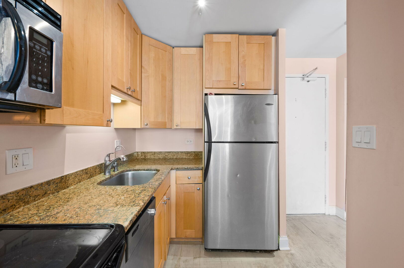 450 W Briar Place Unit: 3J