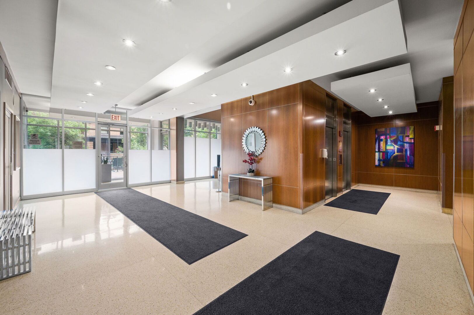 450 W Briar Place Unit: 3J