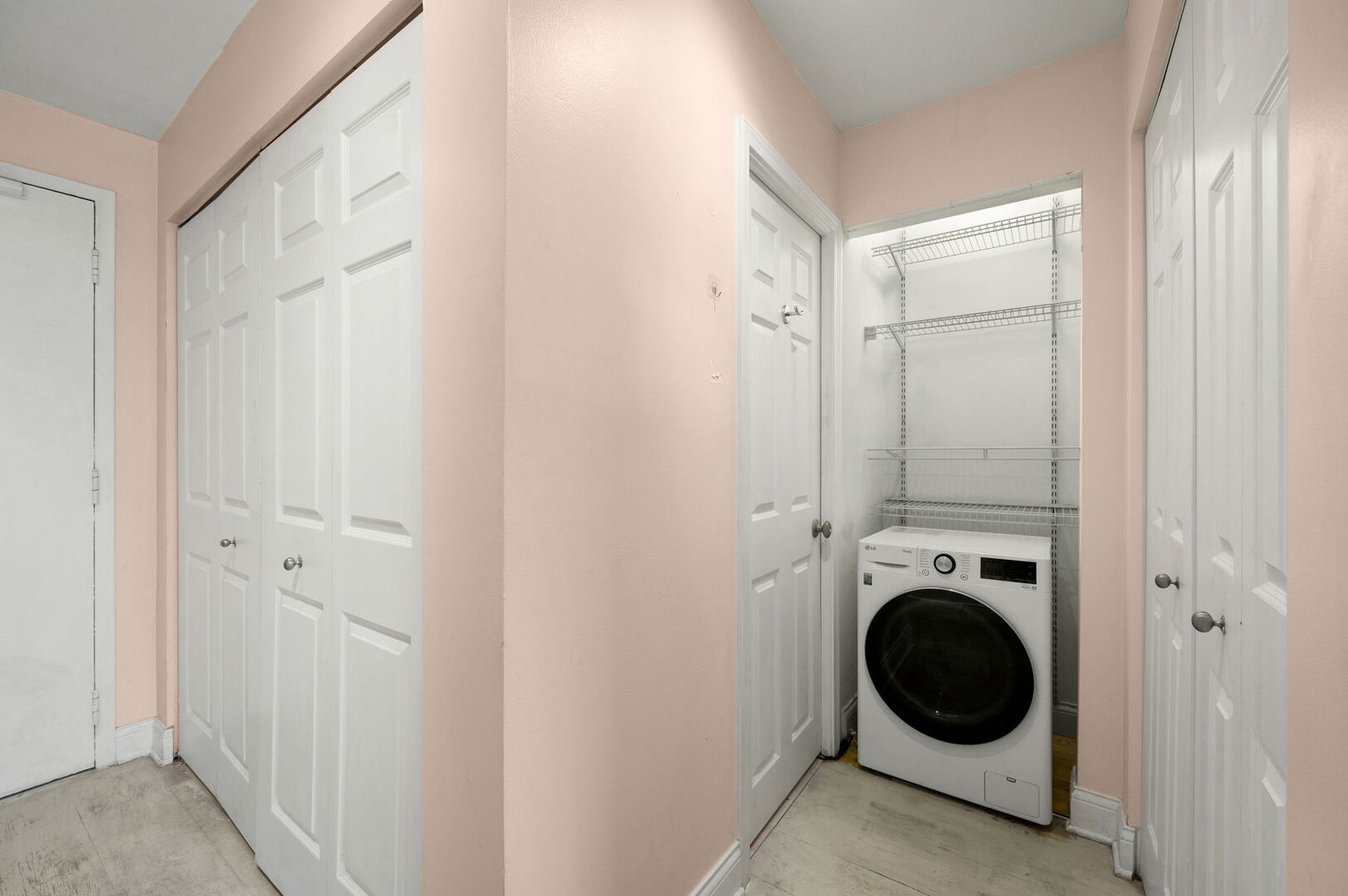 450 W Briar Place Unit: 3J