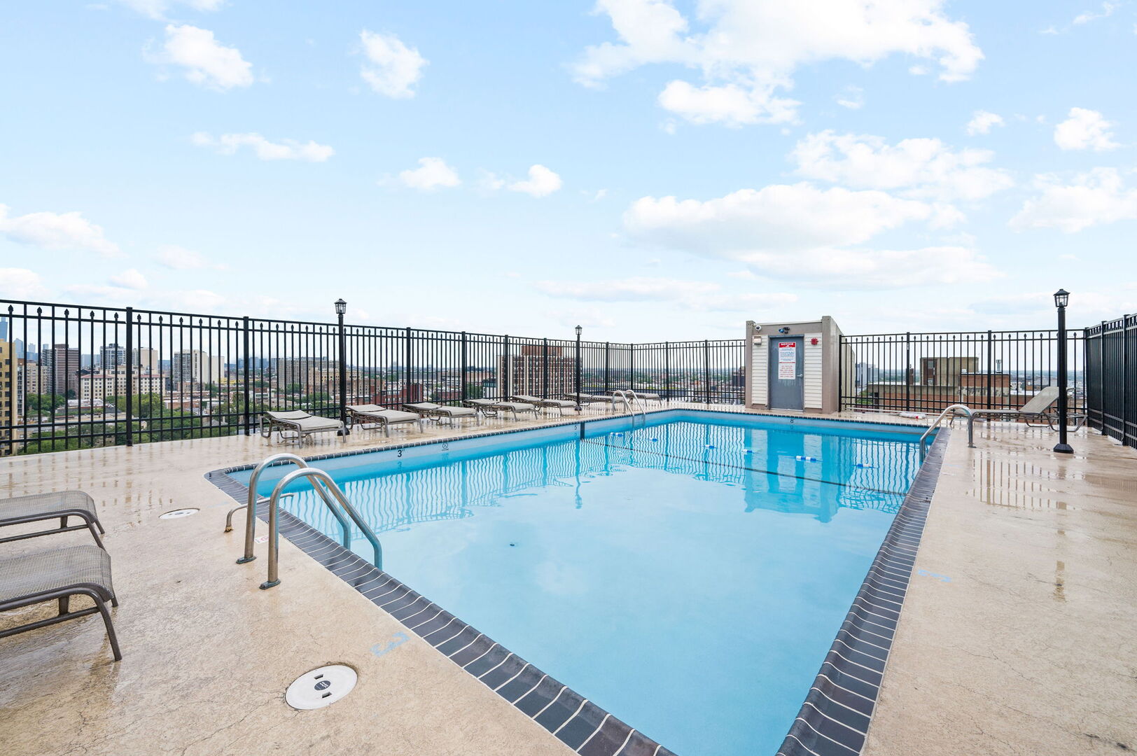 450 W Briar Place Unit: 3J