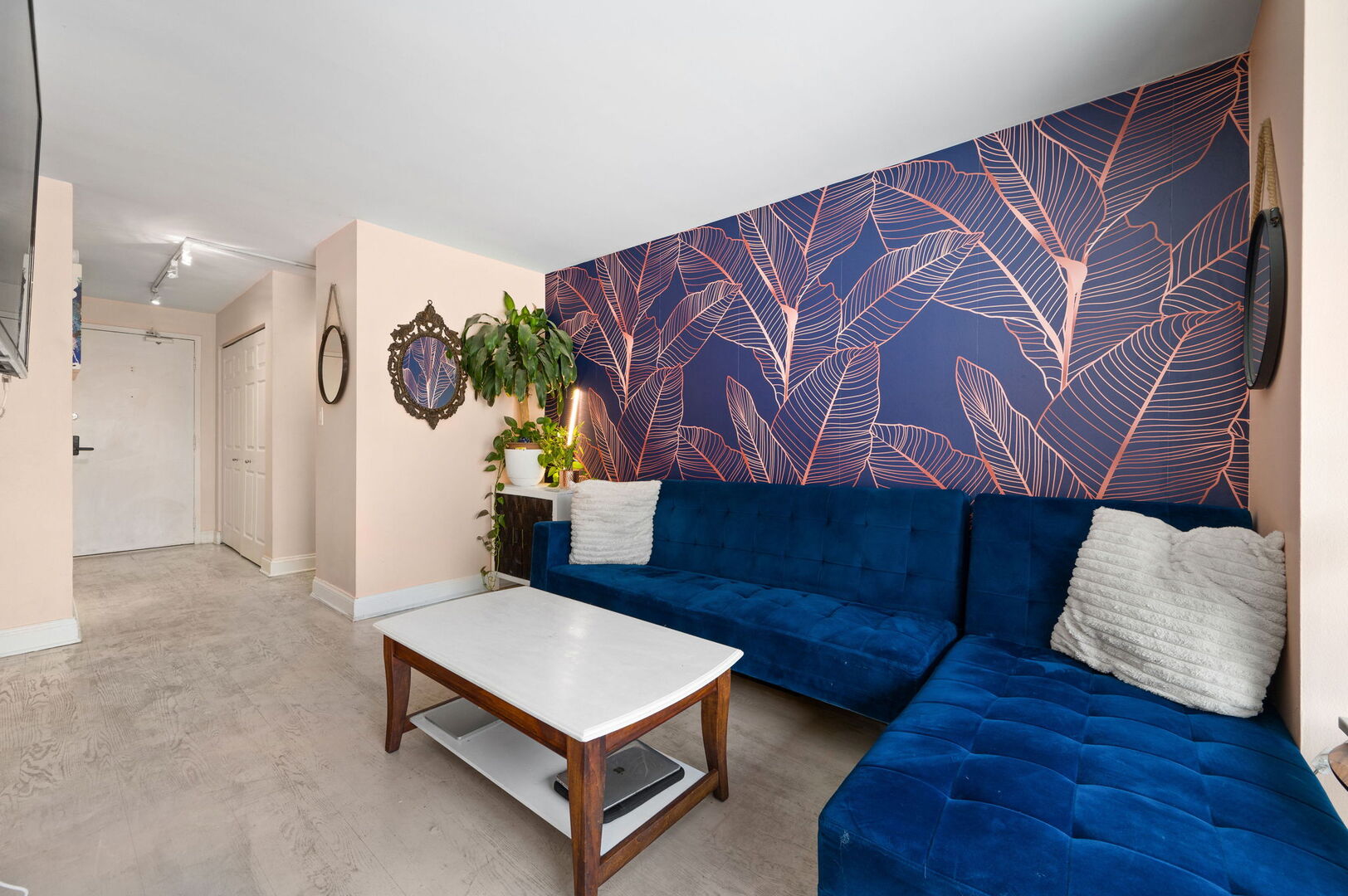 450 W Briar Place Unit: 3J