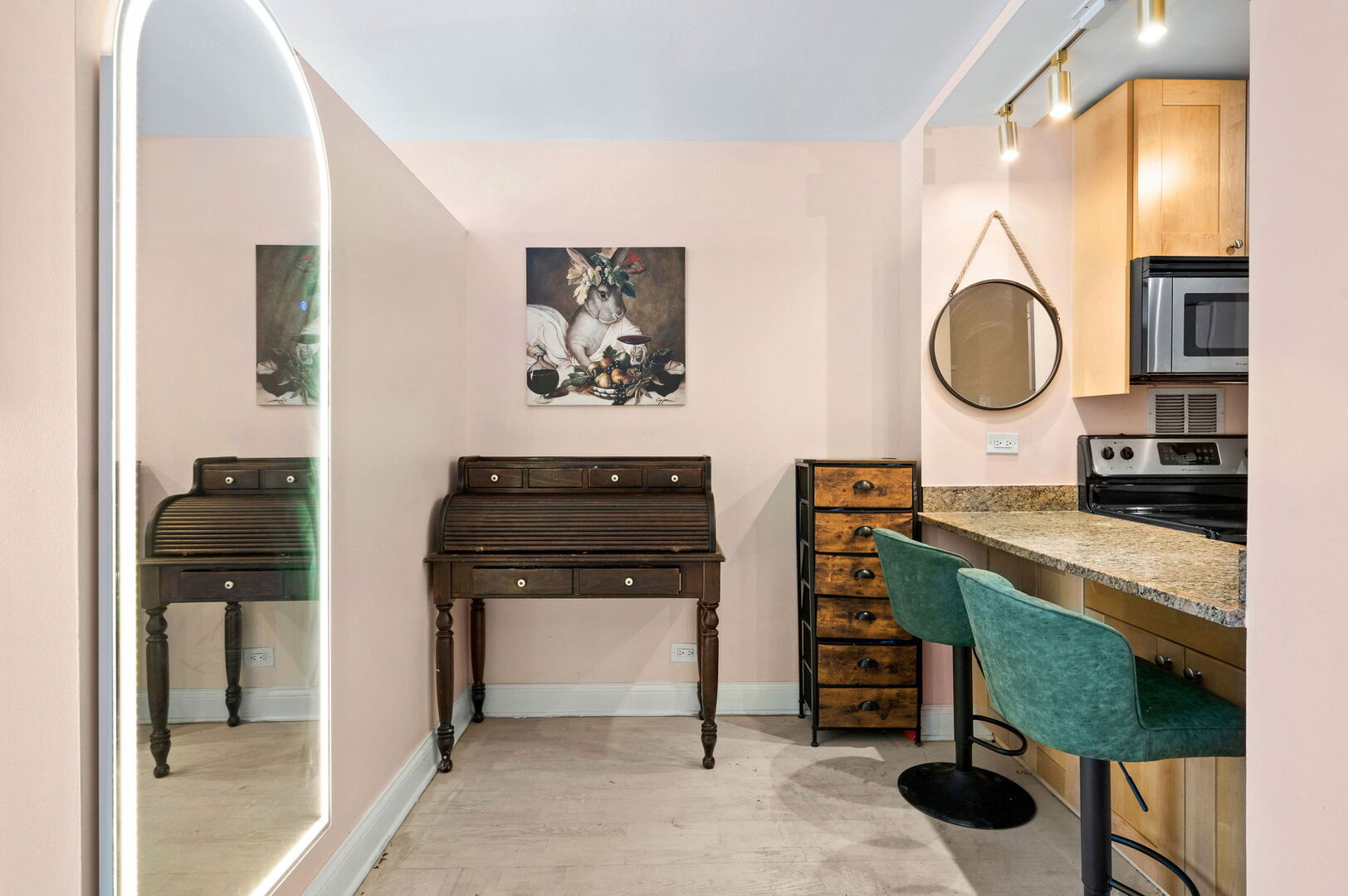 450 W Briar Place Unit: 3J