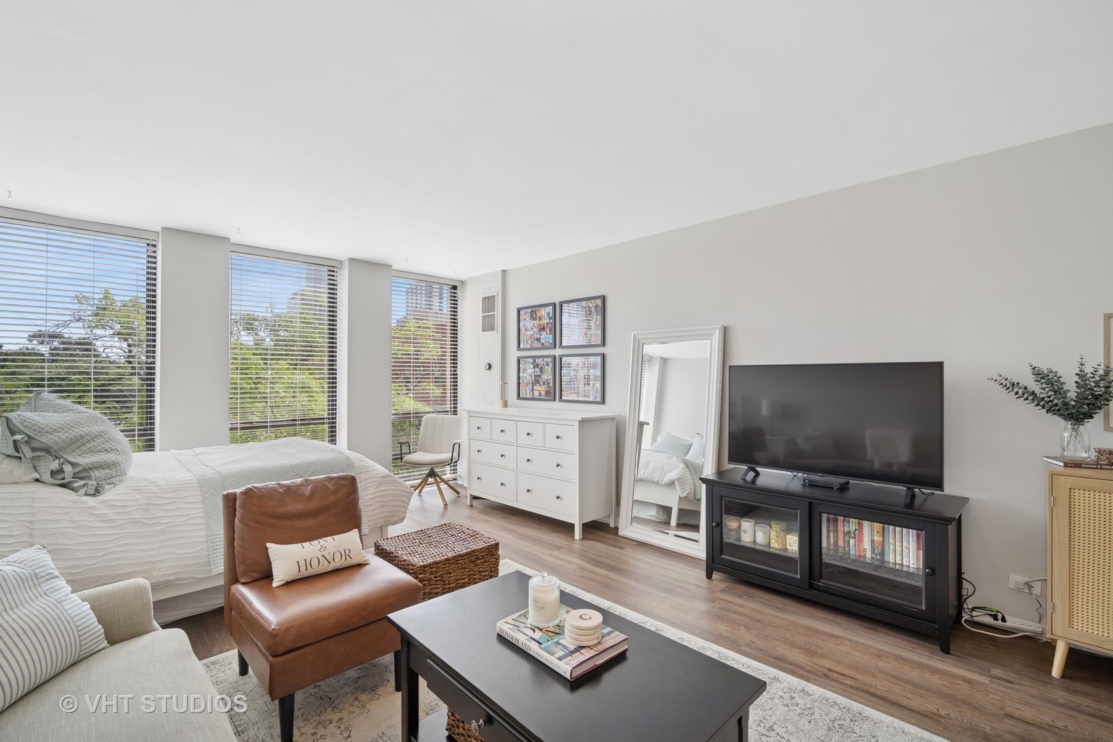 1660 N La Salle Drive Unit: 403