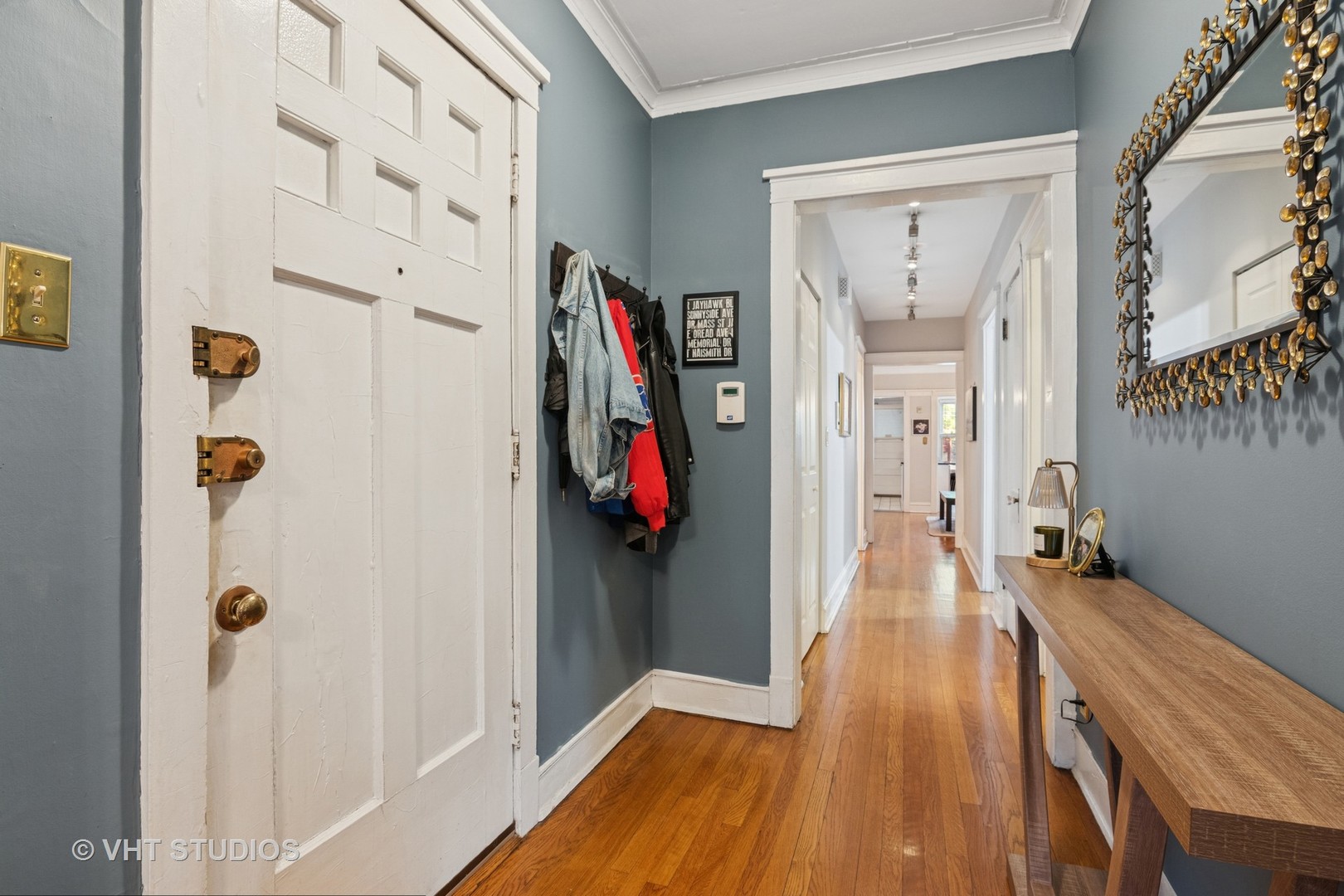 629 W Buckingham Place Unit: 1W