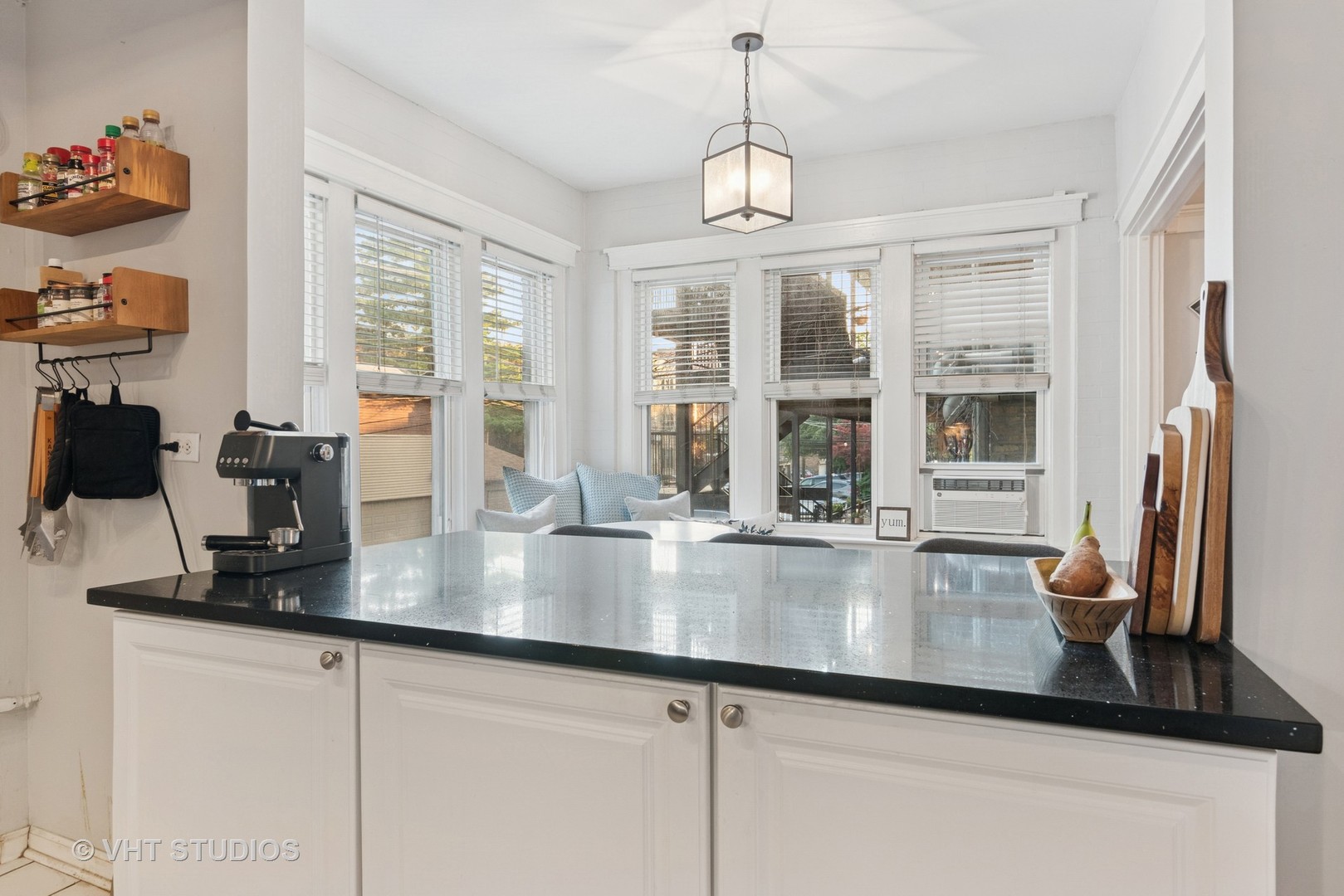 629 W Buckingham Place Unit: 1W