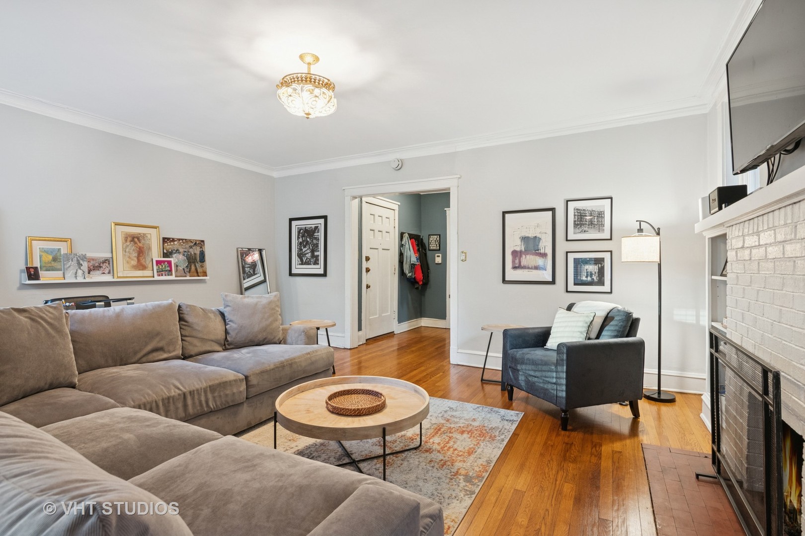 629 W Buckingham Place Unit: 1W
