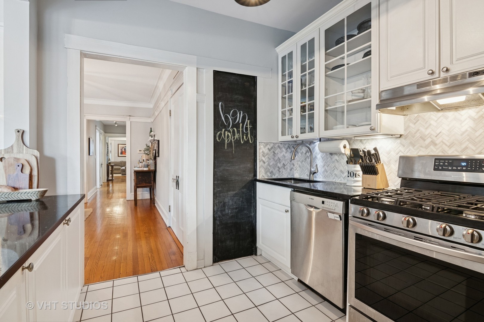 629 W Buckingham Place Unit: 1W