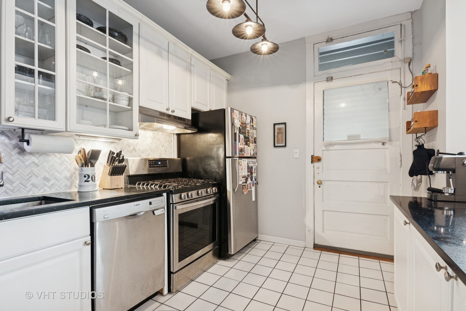 629 W Buckingham Place Unit: 1W