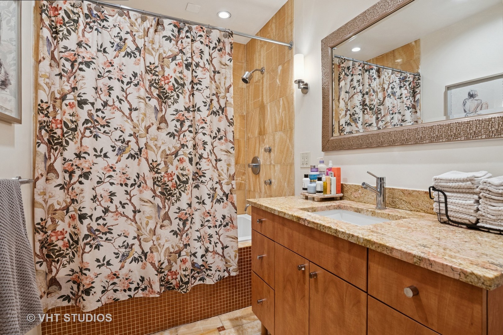 629 W Buckingham Place Unit: 1W