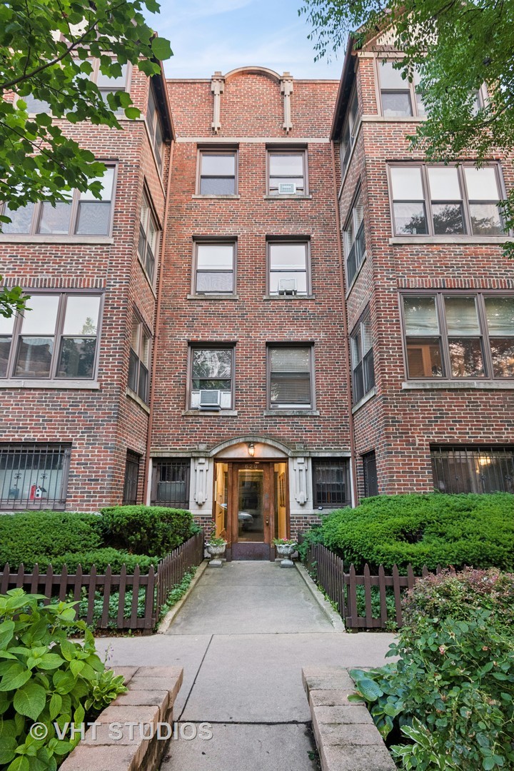 629 W Buckingham Place Unit: 1W