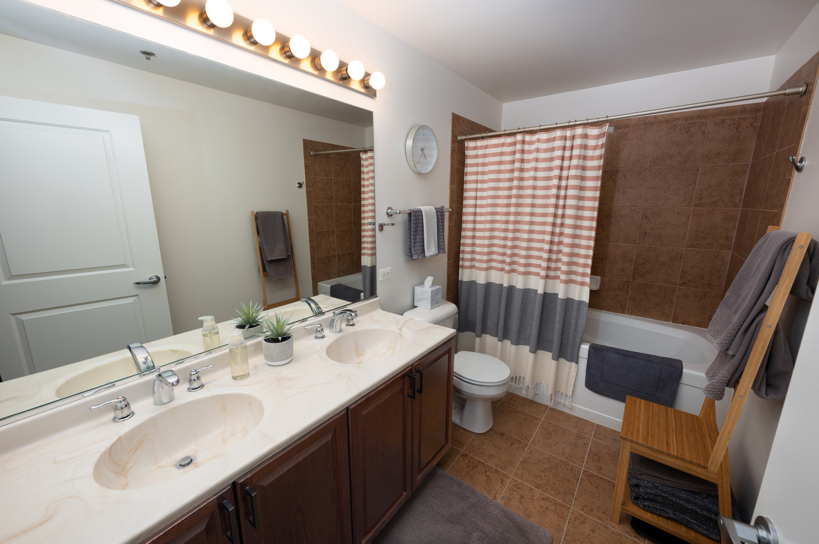 511 W Division Street Unit: 507