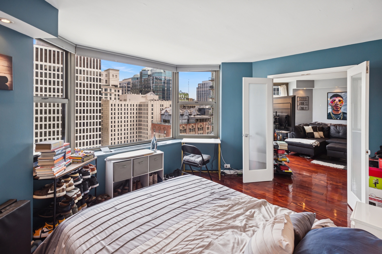 535 N MICHIGAN Avenue Unit: 2515