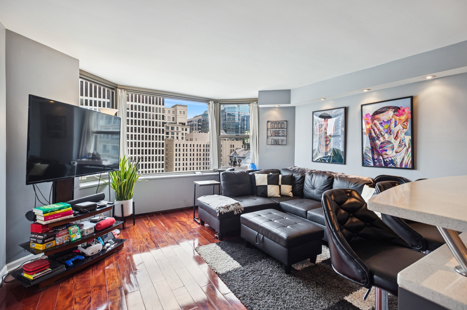 535 N MICHIGAN Avenue Unit: 2515
