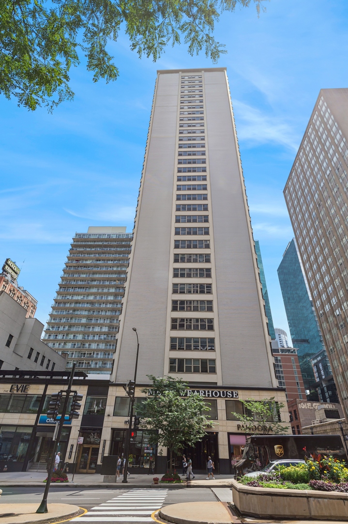 535 N MICHIGAN Avenue Unit: 2515