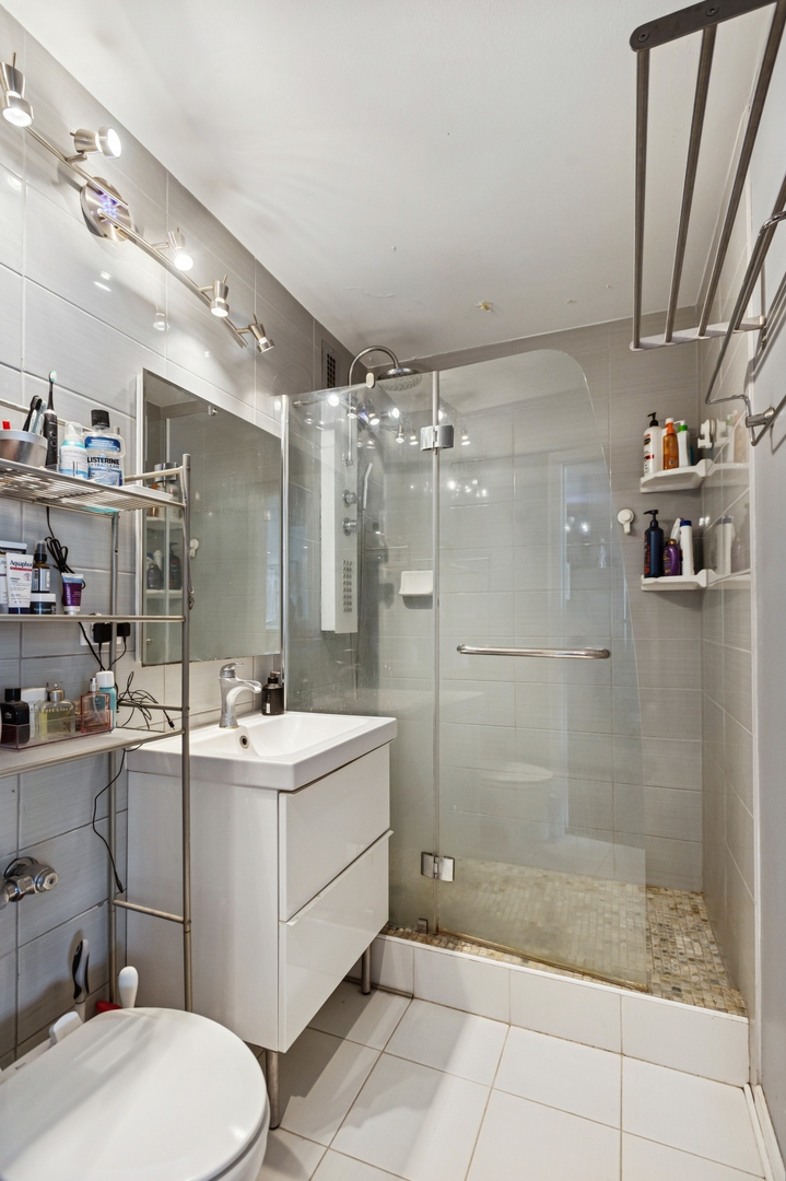 535 N MICHIGAN Avenue Unit: 2515