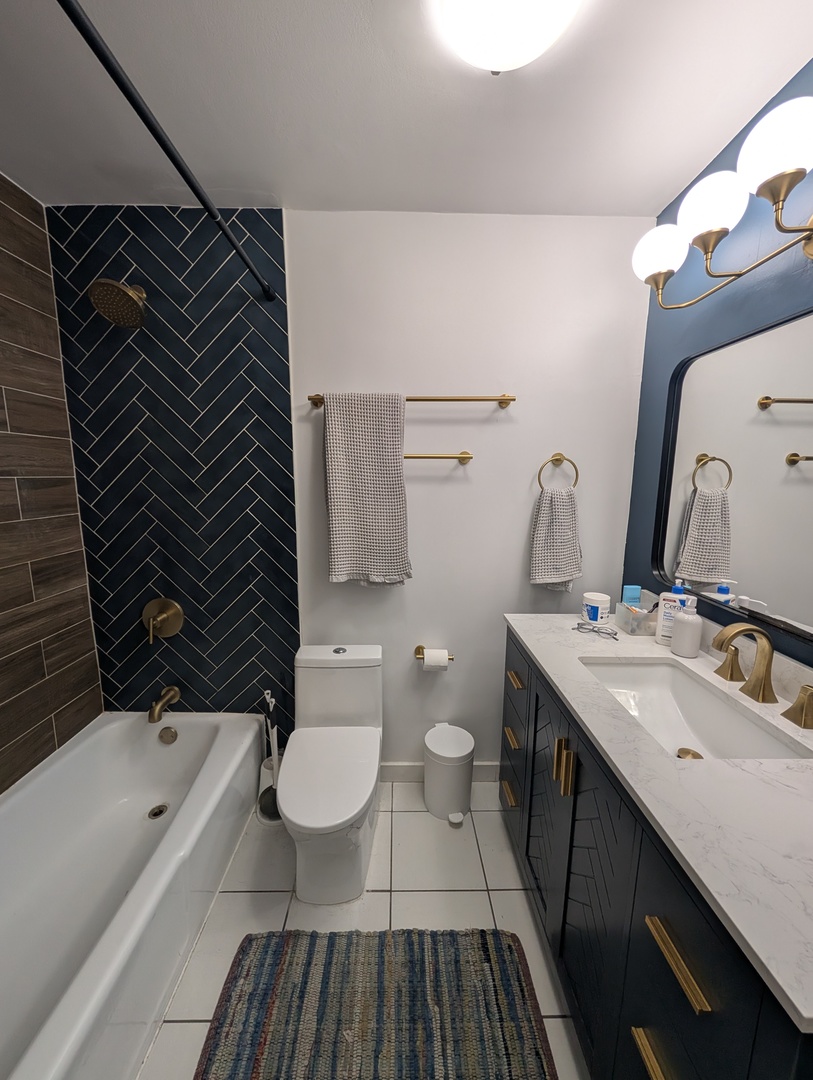 5455 N Sheridan Road Unit: 1008