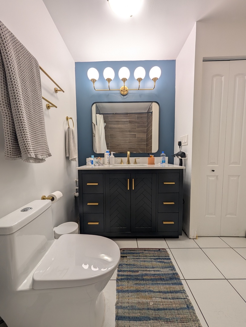 5455 N Sheridan Road Unit: 1008