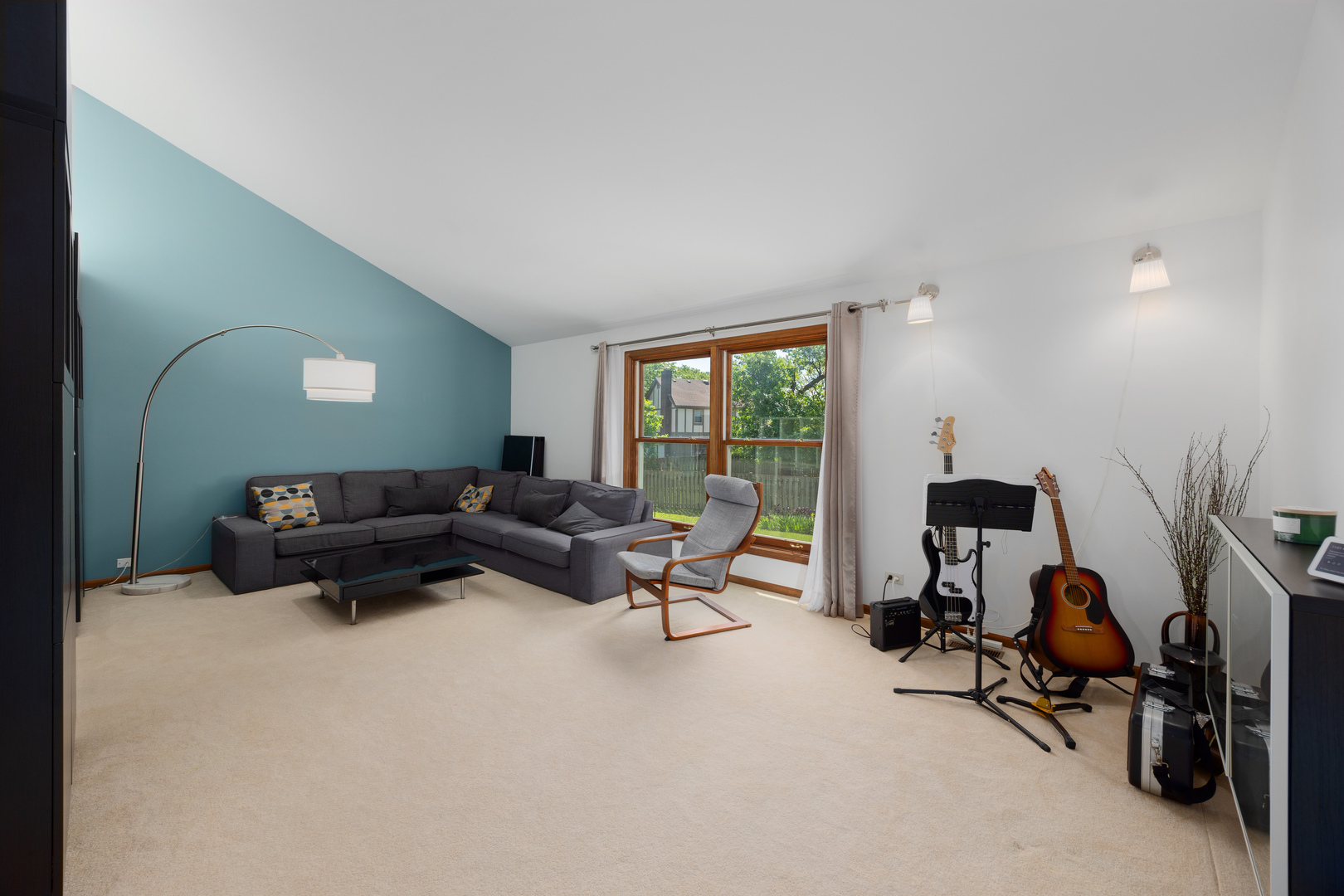 1125 Huntleigh Drive