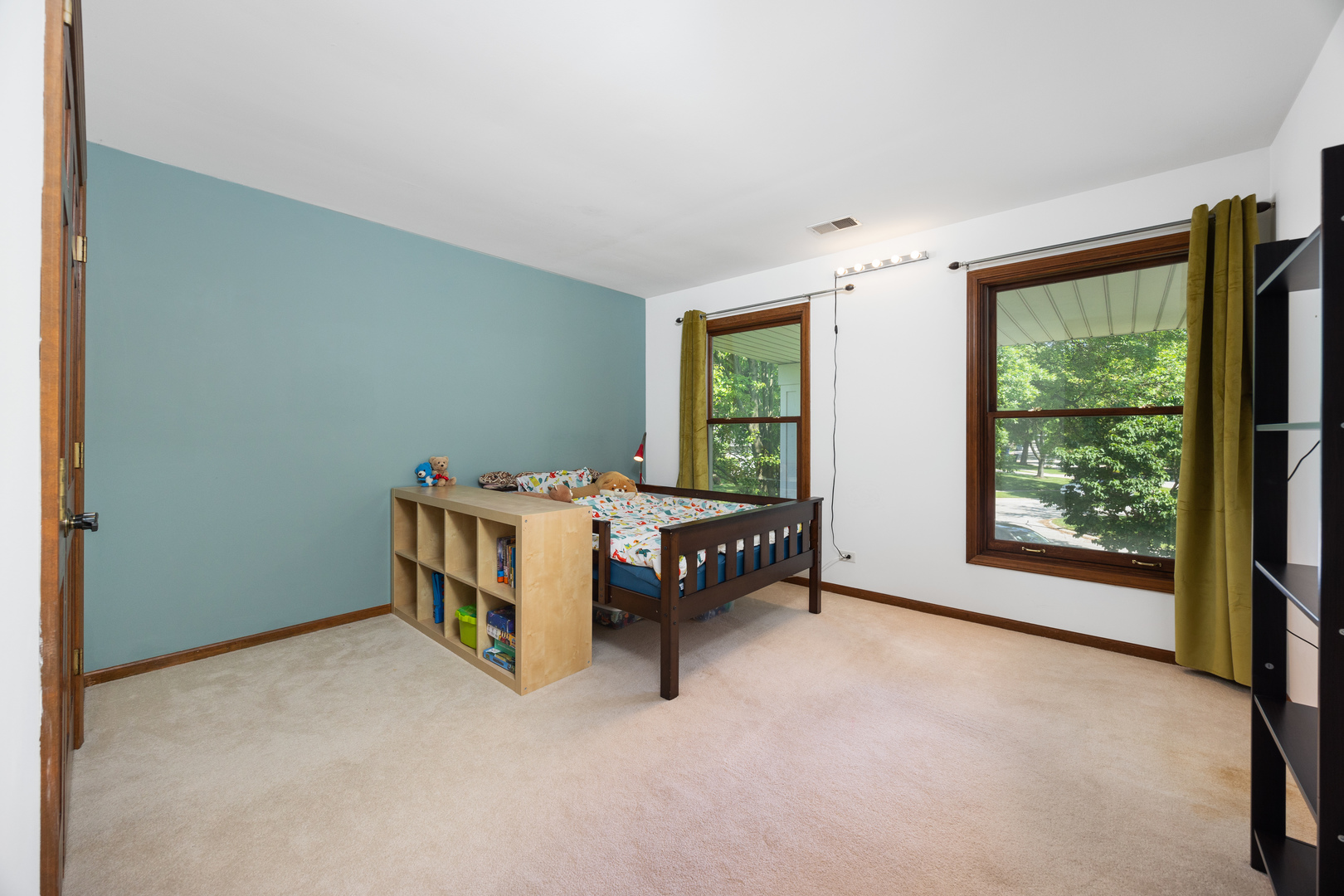 1125 Huntleigh Drive
