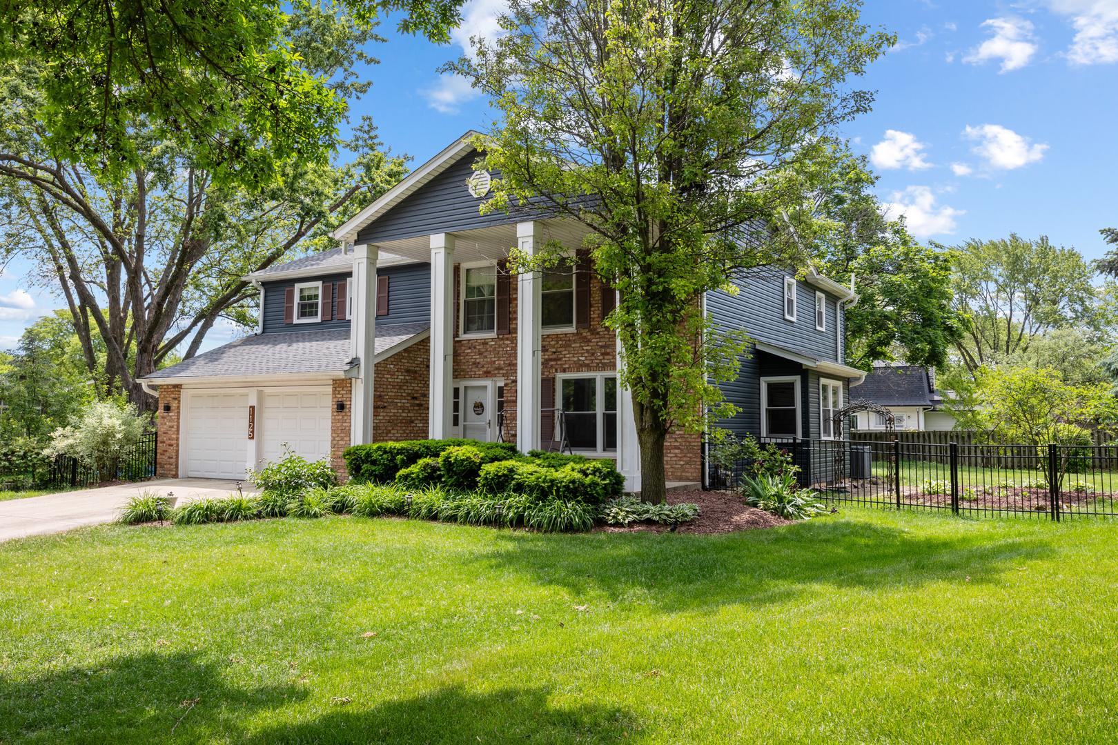1125 Huntleigh Drive