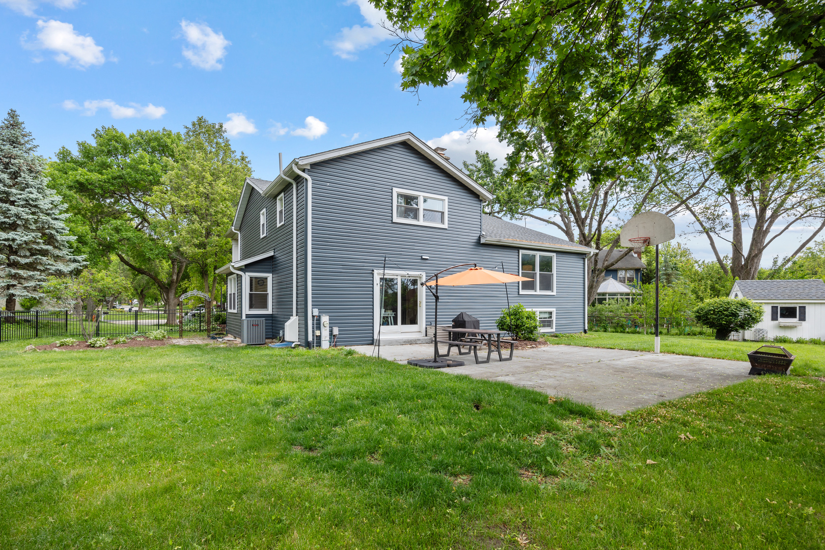 1125 Huntleigh Drive