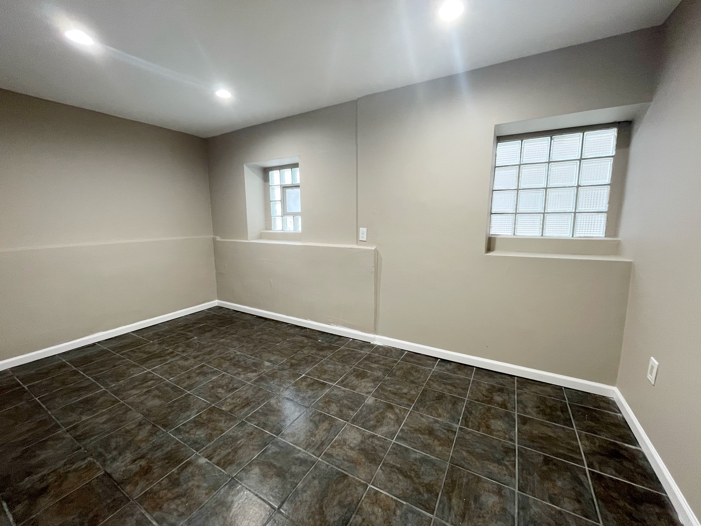 2317 W Roscoe Street Unit: G