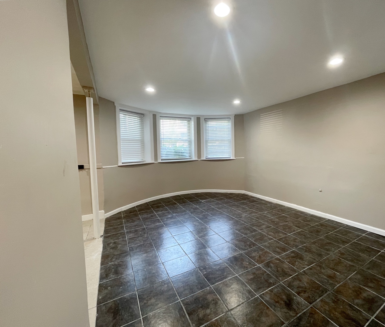 2317 W Roscoe Street Unit: G