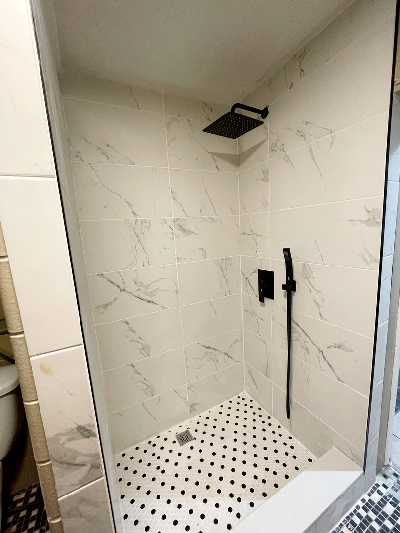 2317 W Roscoe Street Unit: G