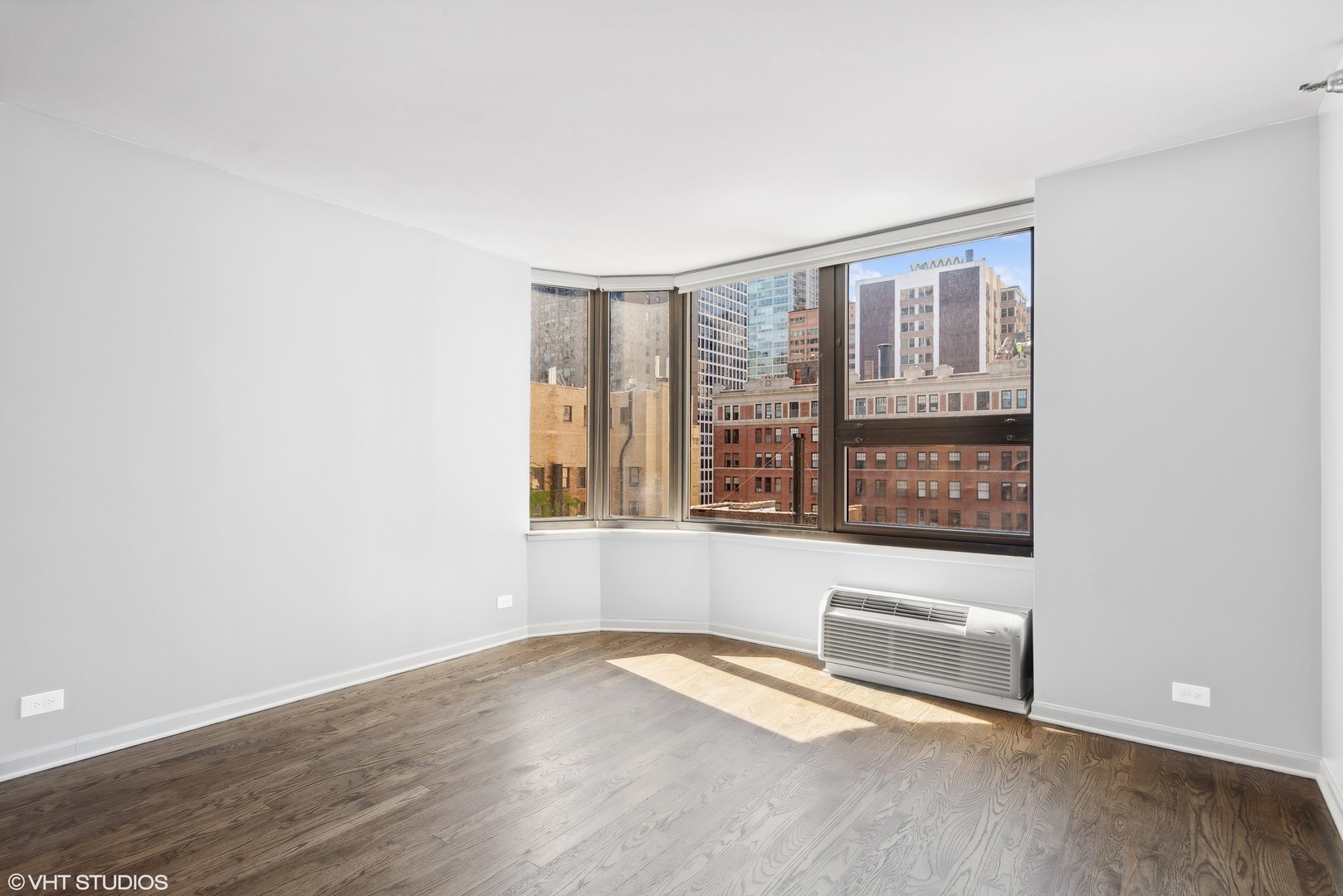 221 E Walton Place Unit: 10B