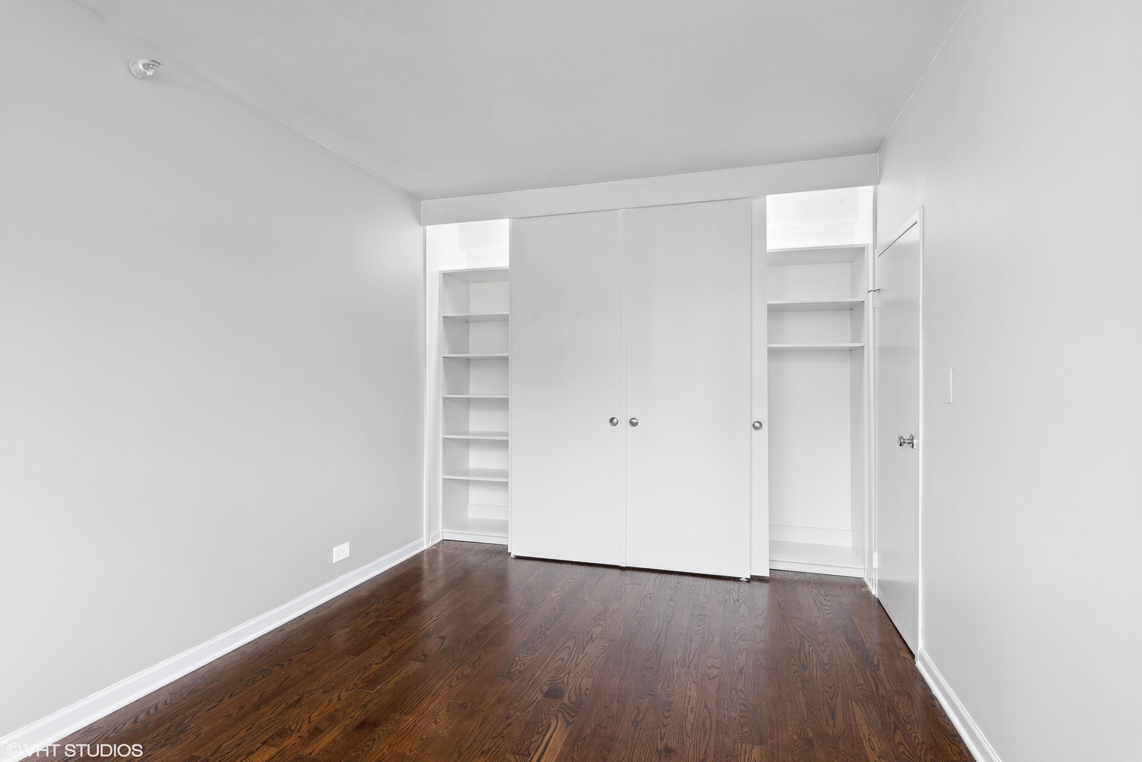 221 E Walton Place Unit: 10B