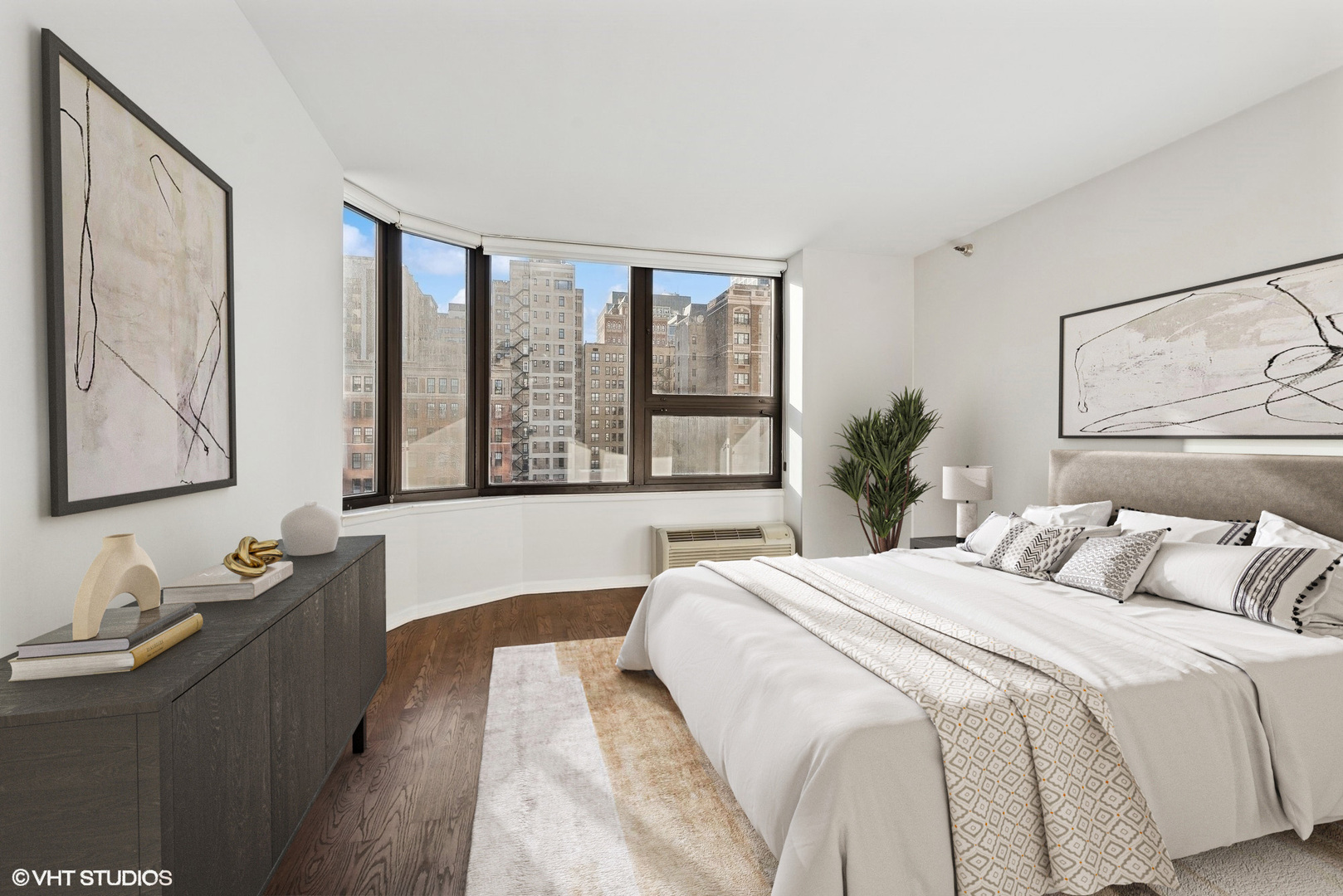 221 E Walton Place Unit: 10B