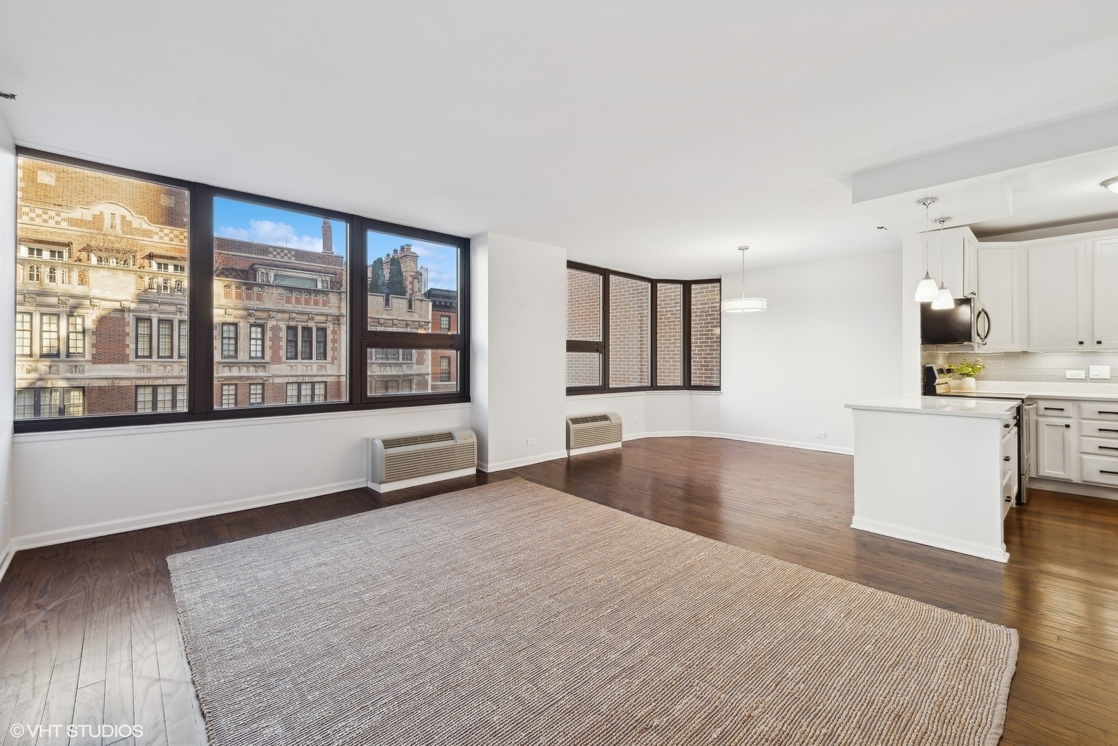 221 E Walton Place Unit: 10B