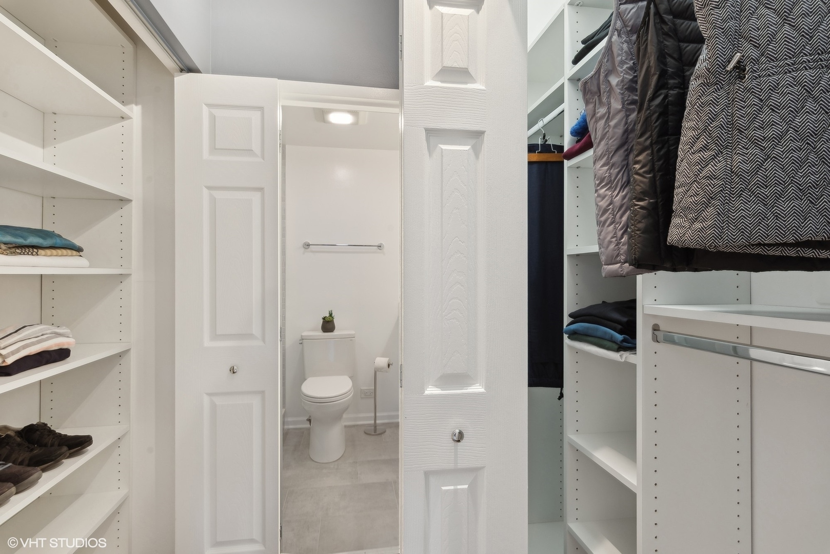 221 E Walton Place Unit: 10B