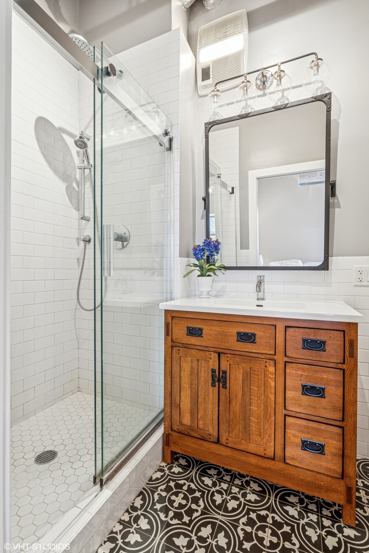 1017 W WASHINGTON Boulevard Unit: 6E