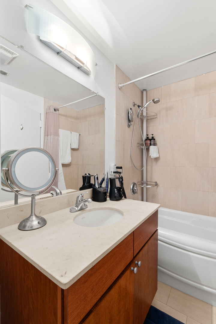 1600 N HALSTED Street Unit: 3C