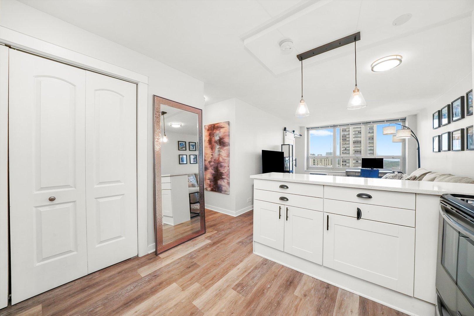 88 W Schiller Street Unit: 1405