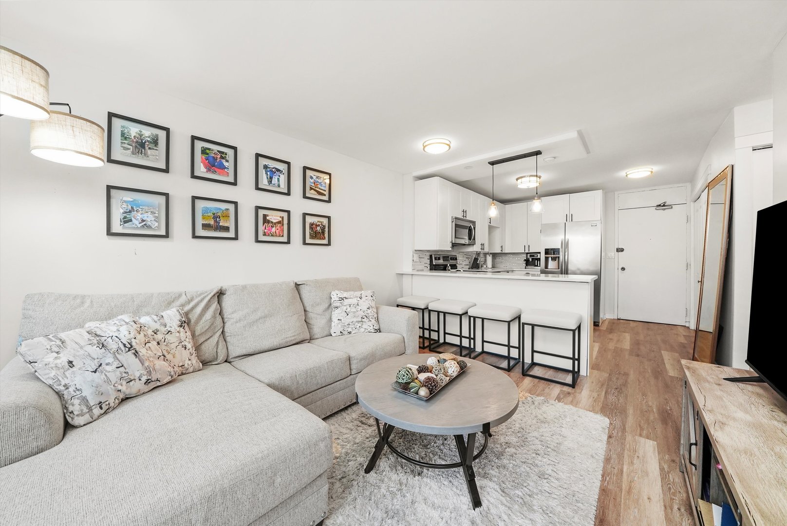 88 W Schiller Street Unit: 1405