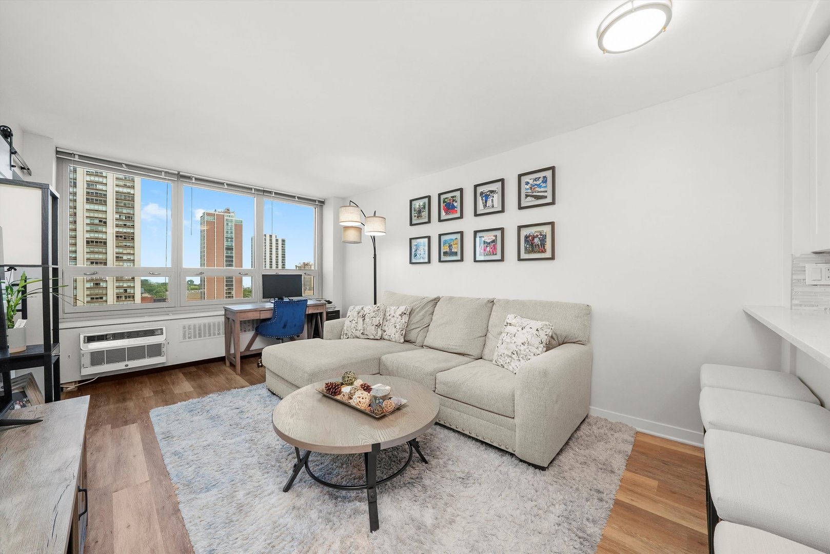 88 W Schiller Street Unit: 1405