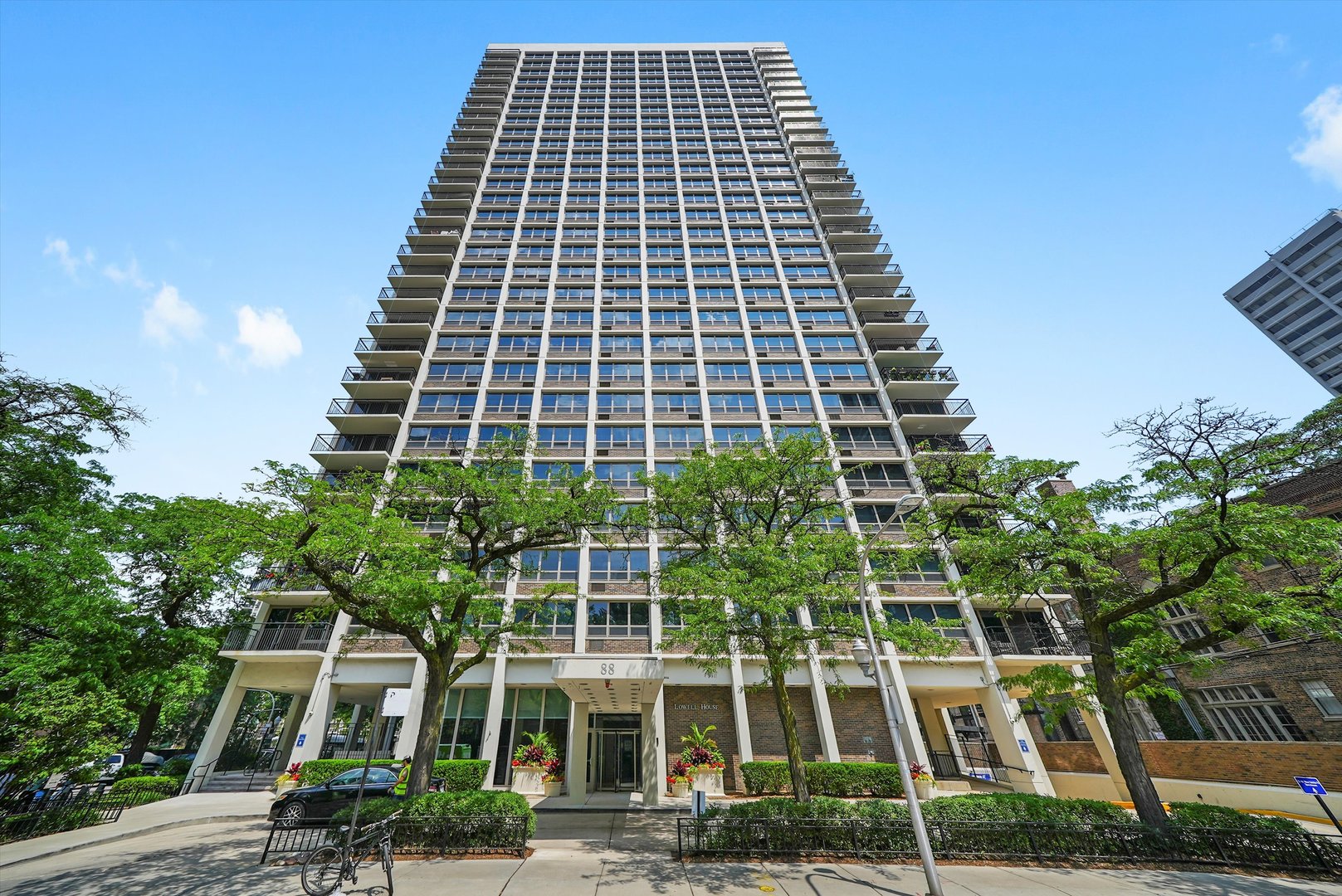 88 W Schiller Street Unit: 1405