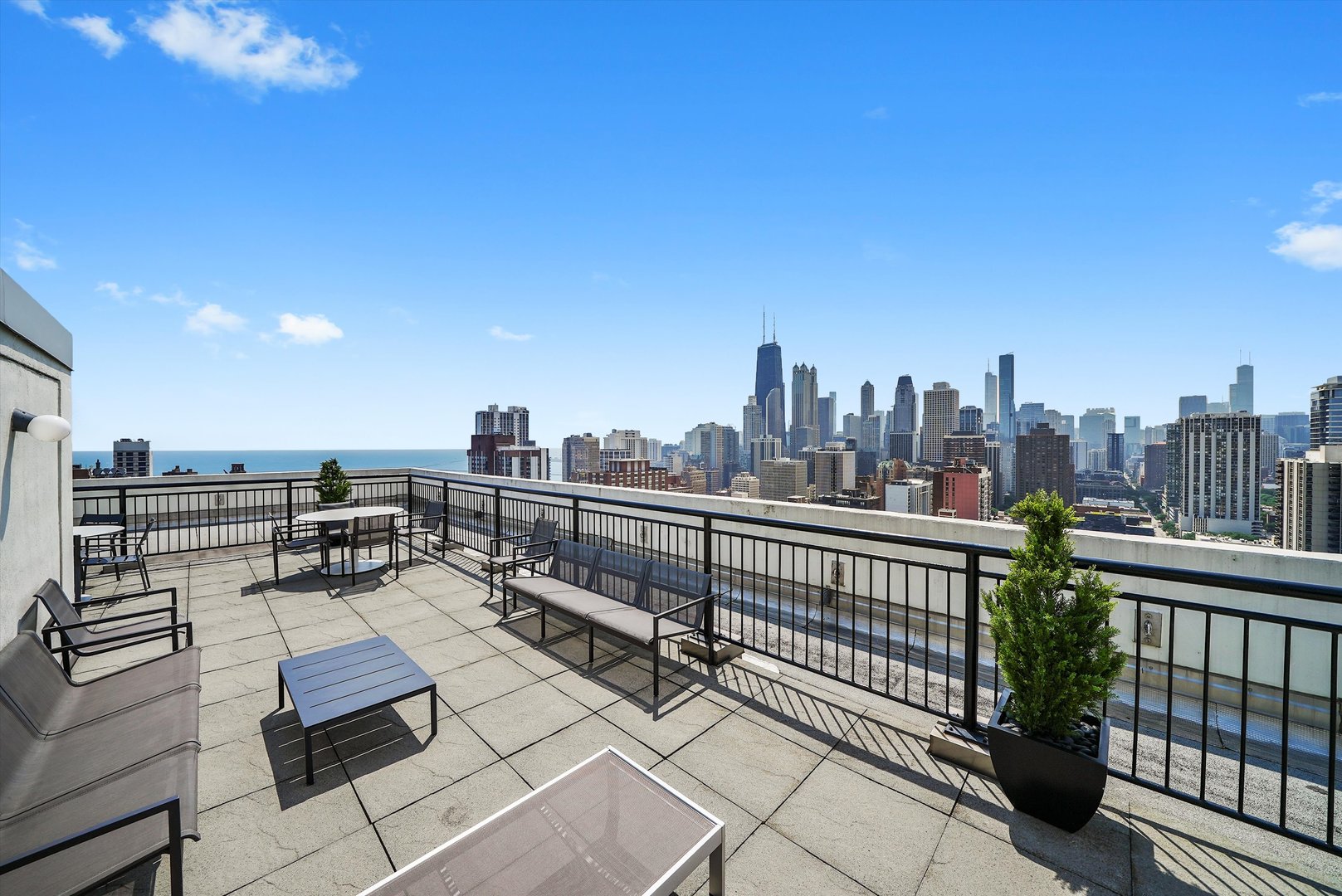 88 W Schiller Street Unit: 1405