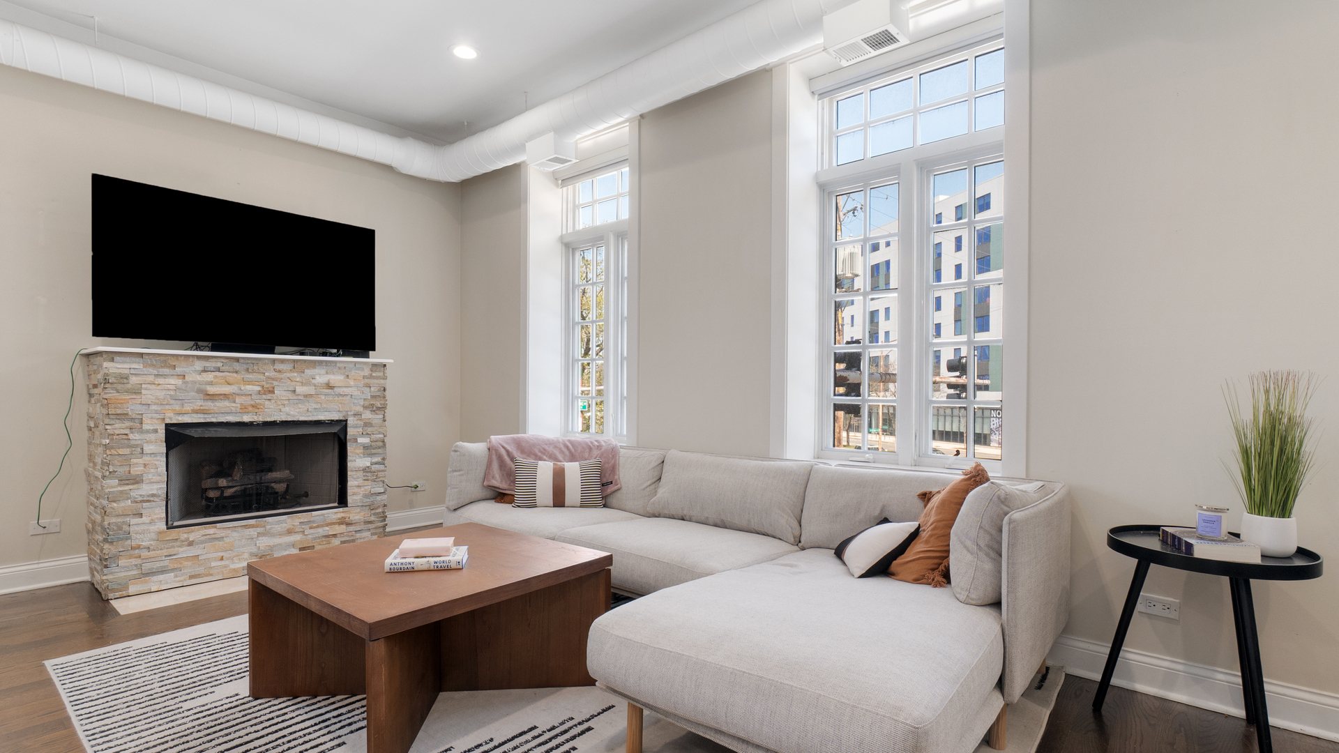 636 N Racine Avenue Unit: 2N