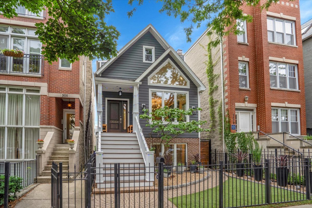 3033 N Seminary Avenue