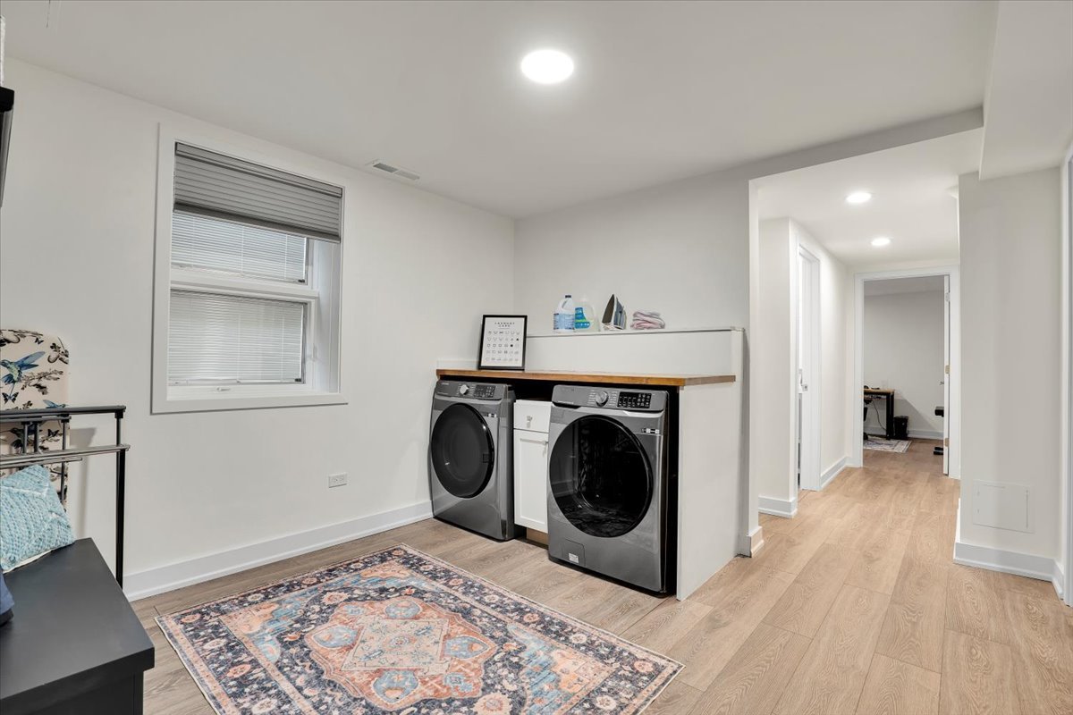 3033 N Seminary Avenue